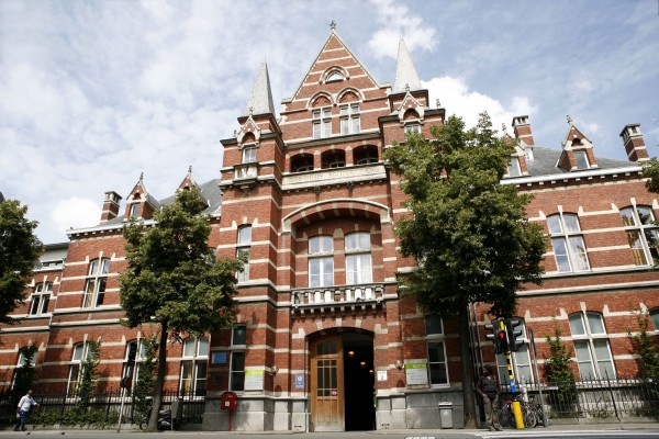 De hoofdingang van het Stuivenbergziekenhuis aan de Lange Beeldekensstraat © ZNA