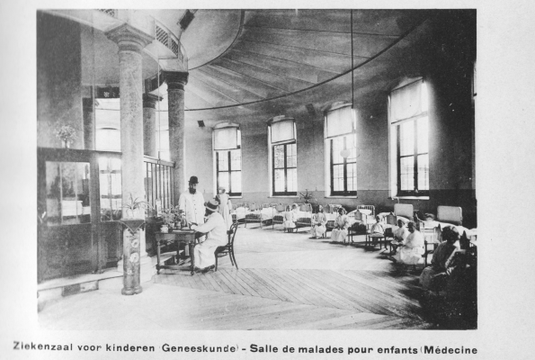 Historische foto van een van de ziekenzalen van het Stuivenbergziekenhuis