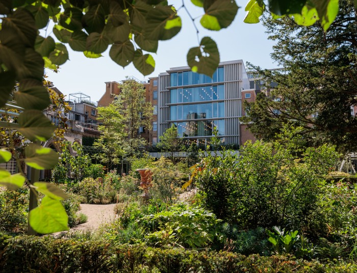 heraangelegde tuin en nieuwbouw van het Rubenshuis